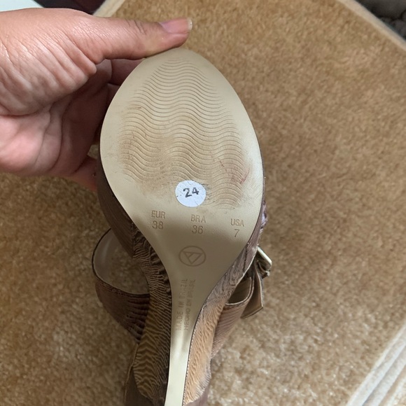 Wedge/heels in tan colour - Picture 3 of 4